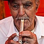 Don José Guedes 'Pepito' con su Flauta de Caña en una entrevista - Foto de la FEDAC - Santa Lucía de Tirajana - Gran Canaria - Archipiélago Canario (Principios del Siglo XXI).