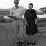 Los pastores tinerfeños Doña Ofelia Pérez Díaz y Don Salvador González Alayón en la Cañada Verde - Foto de Marcos Brito y LlanoAzur Ediciones - Arona - Tenerife - Archipiélago Canario (1991).