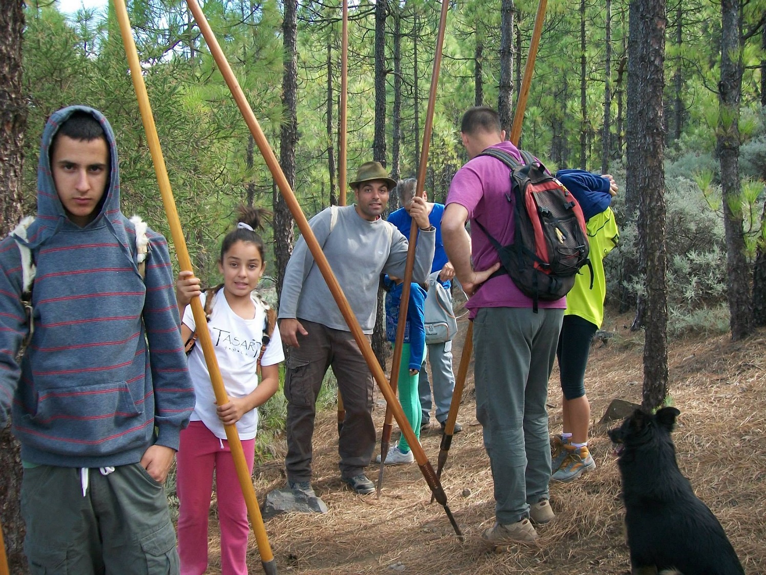 Imágenes de la Ruta de Salto del Pastor Canario y Convivencia en Tejeda 2013 de Jurria El Salem - Organiza Jurria El Salem del 1 al 3 de Noviembre de 2013 en Tejeda - Isla de Gran Canaria - Álbum de Fotos de José Antonio Armas y Bernabé Ojeda (Jurria El Salem) - Archivo Documental de la Federación de Salto del Pastor Canario (FSPC) - Archipiélago Canario (Noviembre de 2013).