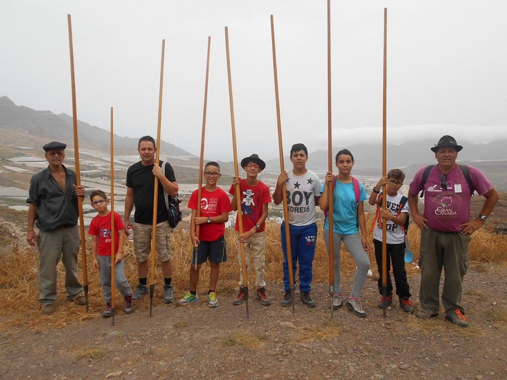 Imágenes de los Cursos de Iniciación al Salto del Pastor Canario para Niñ@s y Jóvenes 'Salta Con Garrote 2017' - Organizan Jurria El Salem y Jurria Almagre en Junio y Julio de 2017 en La Aldea de San Nicolás y la Isla de Gran Canaria - Álbum de Fotos de José Antonio Armas, Bernabé Ojeda, Aray Ramos, Isabel, y Fernando José León (Jurria El Salem) - Archivo Documental de la Federación de Salto del Pastor Canario (FSPC) - Archipiélago Canario (Junio y Julio de 2017).